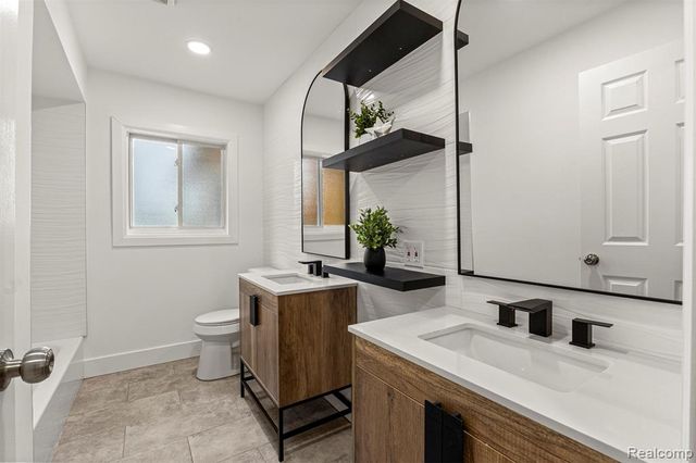 633 S Pontiac Trail, Walled Lake, MI 48390