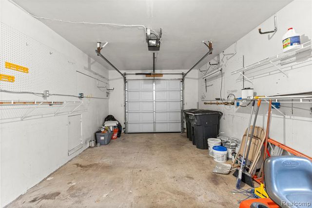 633 S Pontiac Trail, Walled Lake, MI 48390