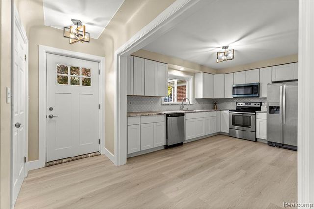 633 S Pontiac Trail, Walled Lake, MI 48390