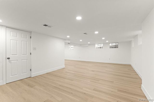 633 S Pontiac Trail, Walled Lake, MI 48390