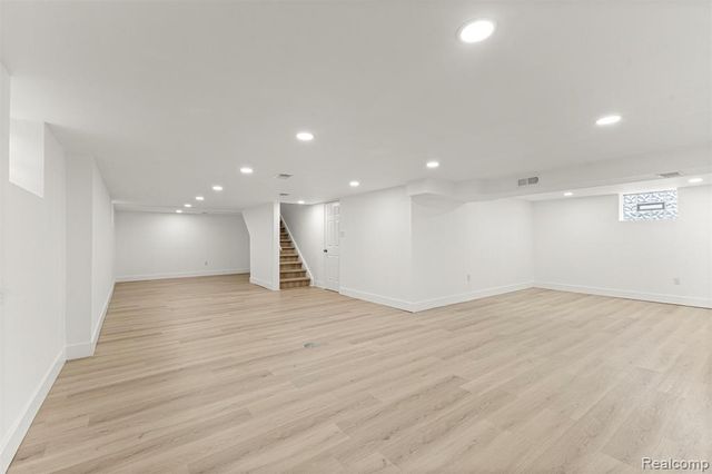 633 S Pontiac Trail, Walled Lake, MI 48390