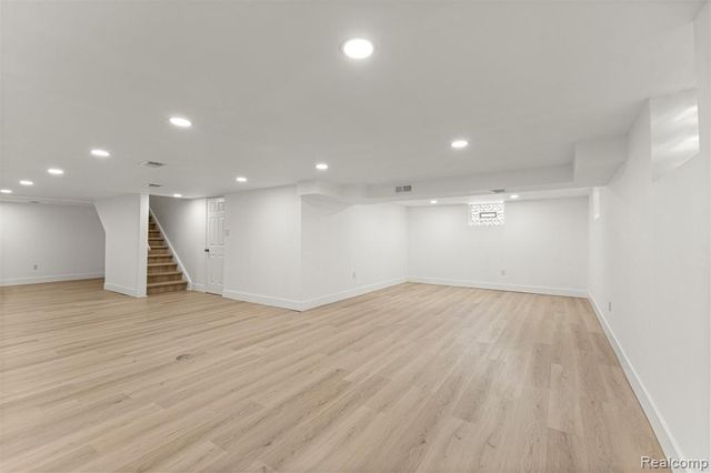 633 S Pontiac Trail, Walled Lake, MI 48390