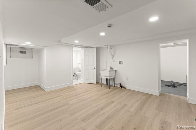 633 S Pontiac Trail, Walled Lake, MI 48390