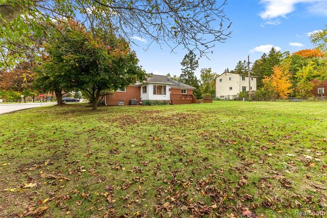 633 S Pontiac Trail, Walled Lake, MI 48390