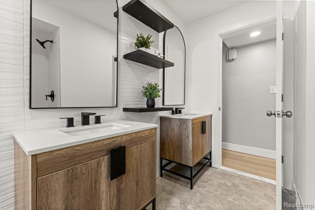 633 S Pontiac Trail, Walled Lake, MI 48390