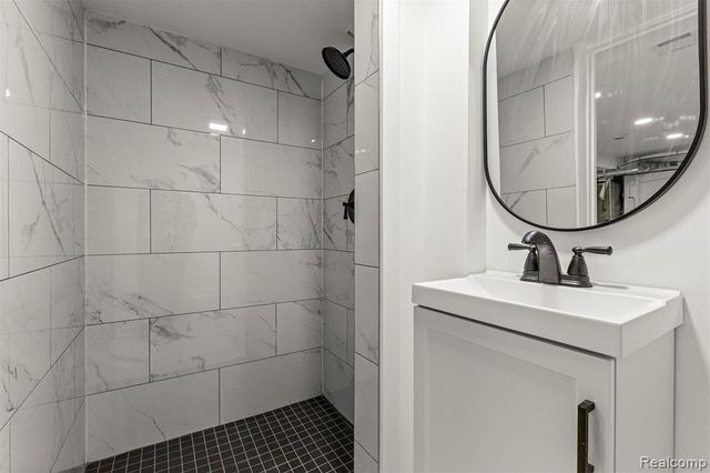 633 S Pontiac Trail, Walled Lake, MI 48390