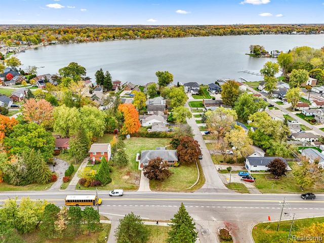 633 S Pontiac Trail, Walled Lake, MI 48390