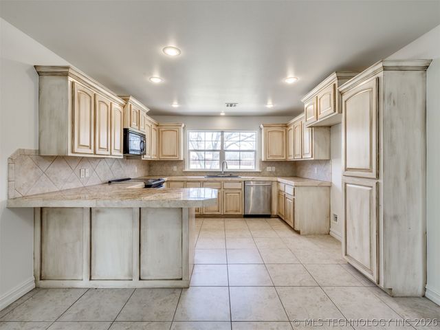 3110 E 55th Street S, Muskogee, OK 74403