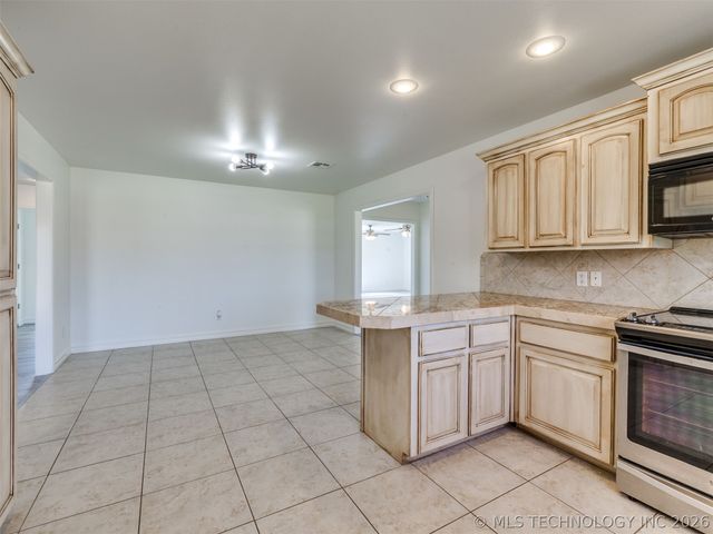 3110 E 55th Street S, Muskogee, OK 74403