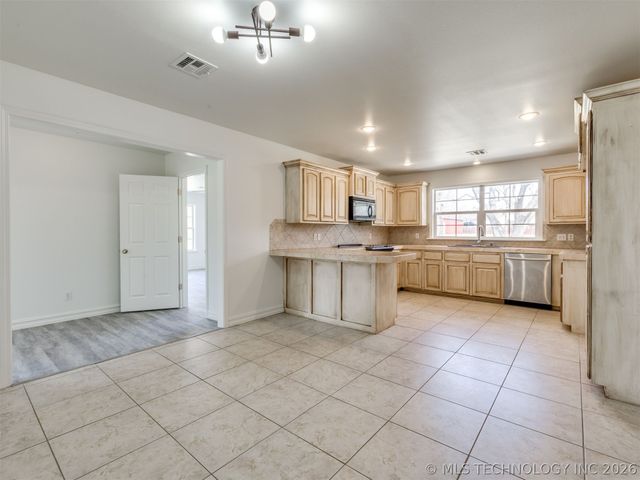 3110 E 55th Street S, Muskogee, OK 74403