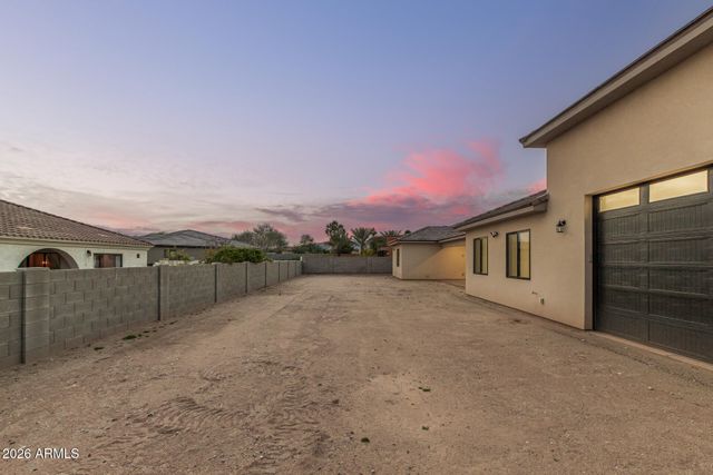 18225 W SAN JUAN Court, Litchfield Park, AZ 85340