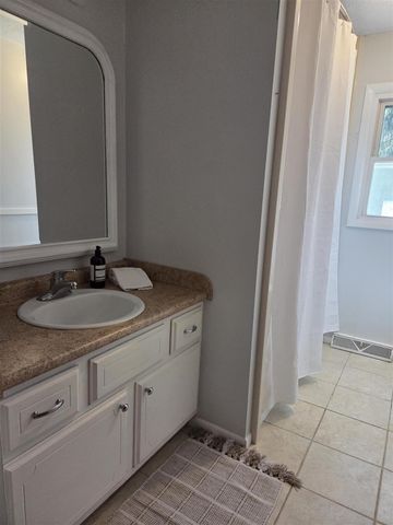 1422 Lake Avenue, Portage, MI 49002