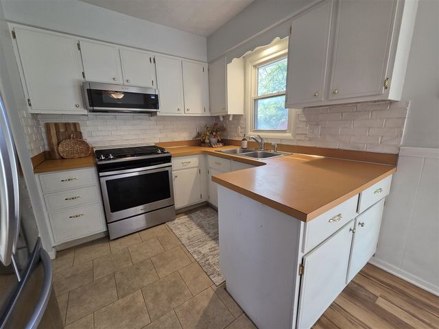 1422 Lake Avenue, Portage, MI 49002