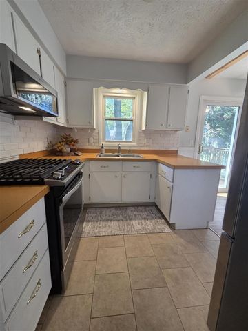 1422 Lake Avenue, Portage, MI 49002