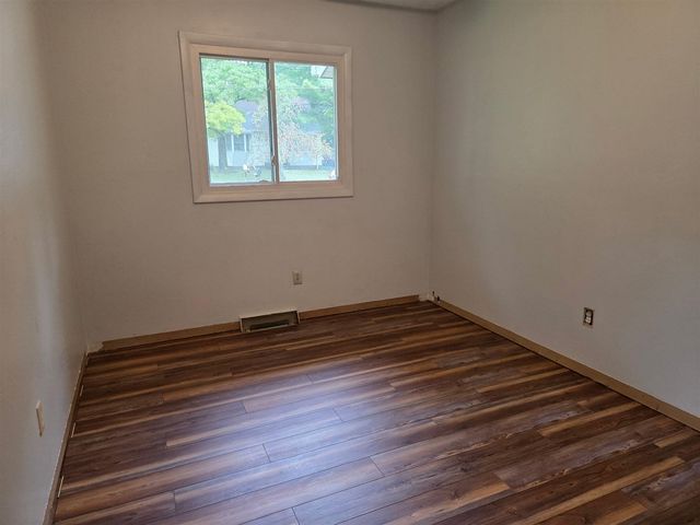 1422 Lake Avenue, Portage, MI 49002