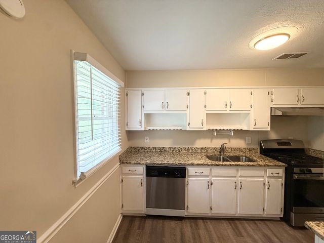 1661 N Highpoint Drive, Douglasville, GA 30134