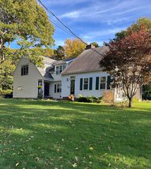 65 Lakewood Dr, Plymouth, MA 02360