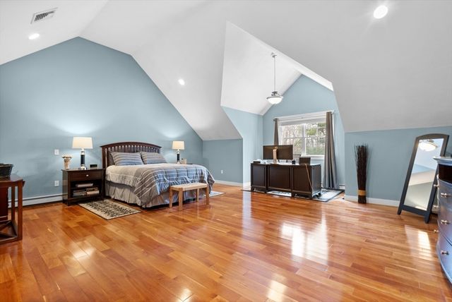 33 Glebe St, Taunton, MA 02780