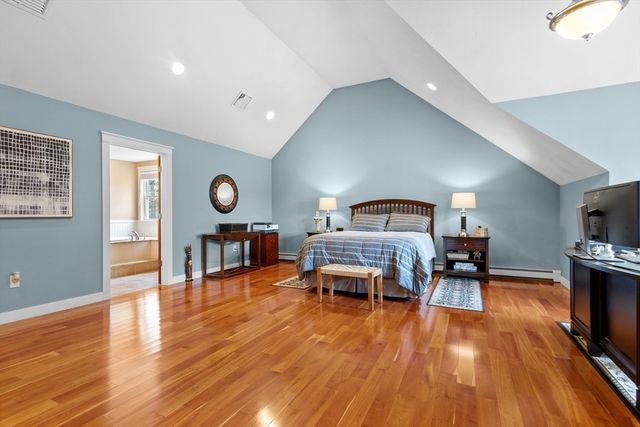 33 Glebe St, Taunton, MA 02780