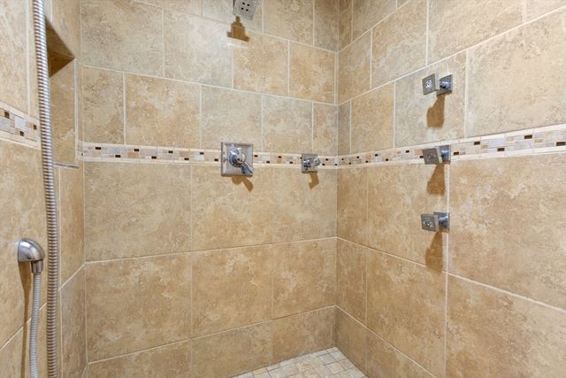 33 Glebe St, Taunton, MA 02780