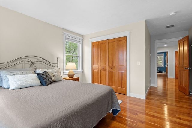 33 Glebe St, Taunton, MA 02780