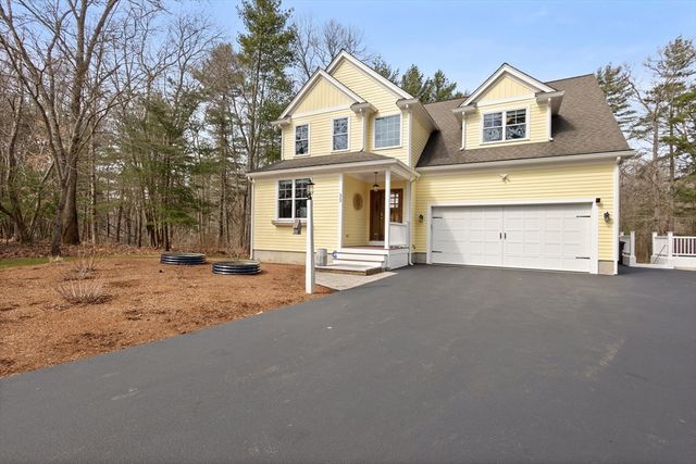 33 Glebe St, Taunton, MA 02780