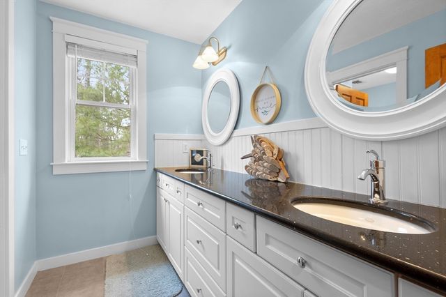 33 Glebe St, Taunton, MA 02780