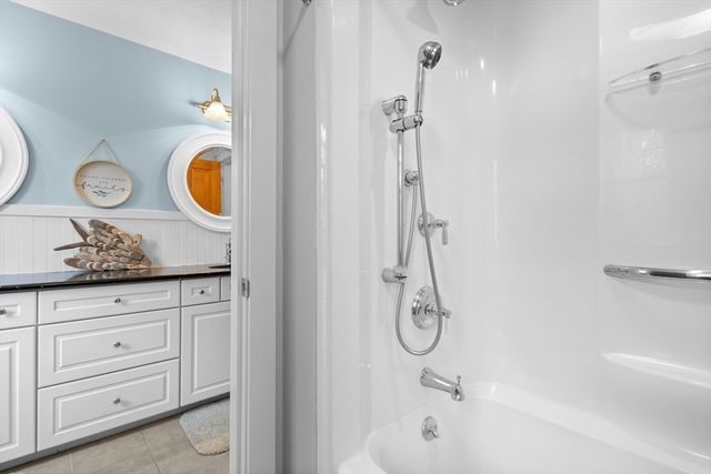 33 Glebe St, Taunton, MA 02780