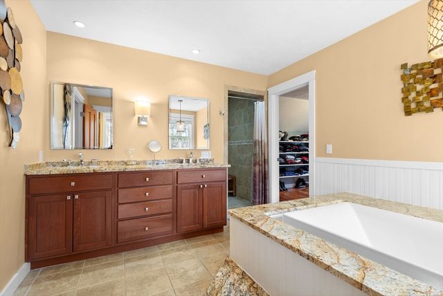 33 Glebe St, Taunton, MA 02780