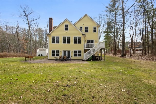 33 Glebe St, Taunton, MA 02780