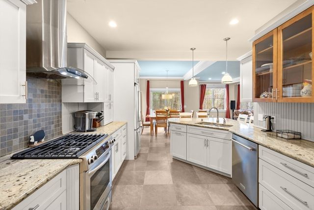 33 Glebe St, Taunton, MA 02780