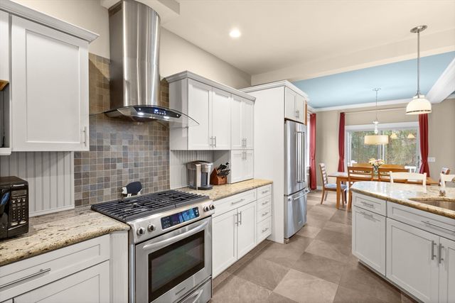 33 Glebe St, Taunton, MA 02780