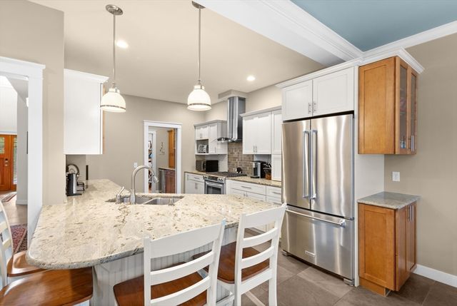 33 Glebe St, Taunton, MA 02780