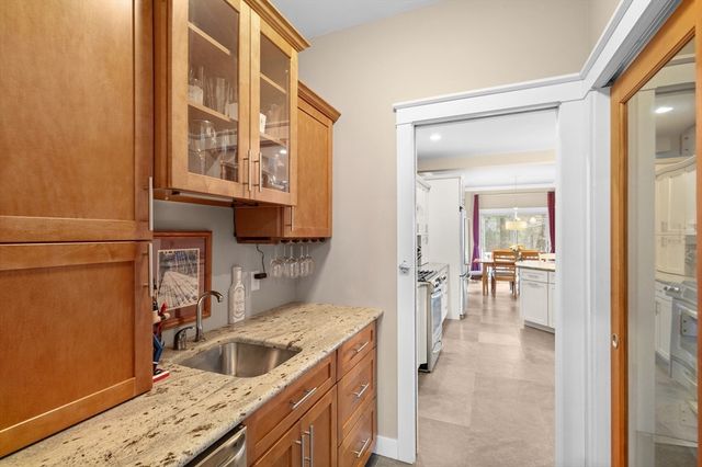 33 Glebe St, Taunton, MA 02780