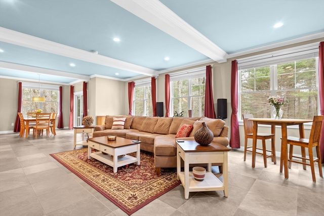 33 Glebe St, Taunton, MA 02780