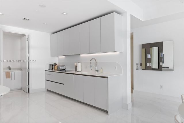 16901 Collins Ave 802, Sunny Isles Beach, FL 33160