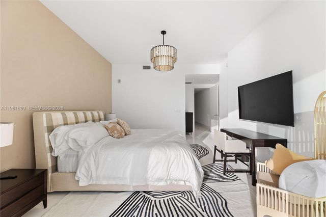 16901 Collins Ave 802, Sunny Isles Beach, FL 33160