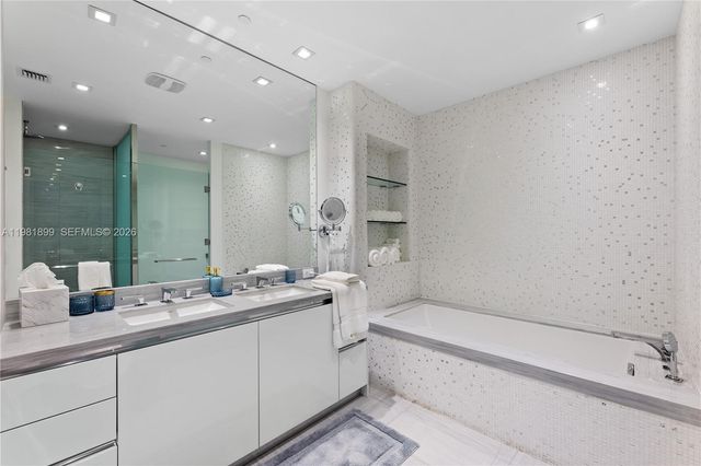 16901 Collins Ave 802, Sunny Isles Beach, FL 33160