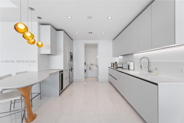 16901 Collins Ave 802, Sunny Isles Beach, FL 33160