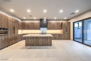 11569 Snow Creek Avenue, Las Vegas, NV 89135