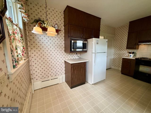 1557 DAUPHIN AVE, Wyomissing, PA 19610