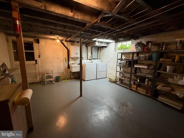 1557 DAUPHIN AVE, Wyomissing, PA 19610