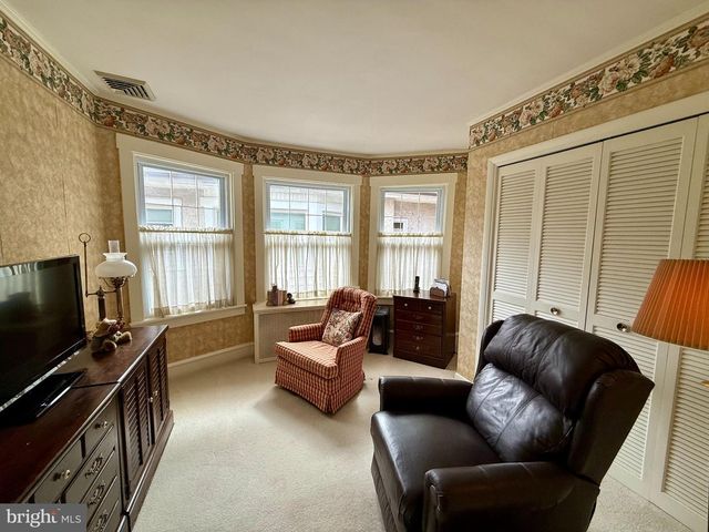 1557 DAUPHIN AVE, Wyomissing, PA 19610