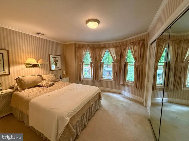 1557 DAUPHIN AVE, Wyomissing, PA 19610