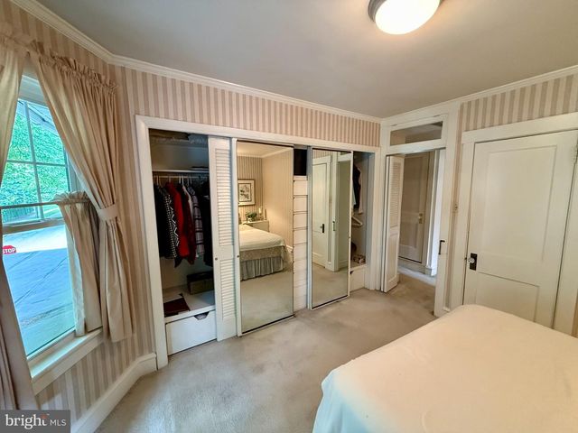 1557 DAUPHIN AVE, Wyomissing, PA 19610