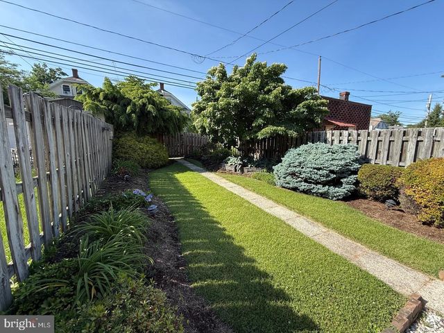 1557 DAUPHIN AVE, Wyomissing, PA 19610