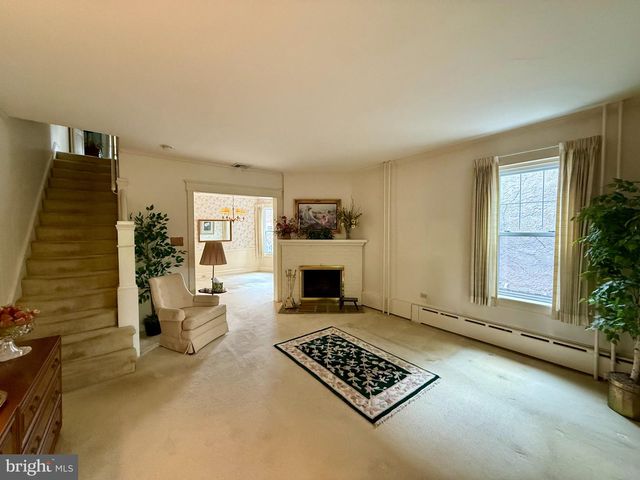 1557 DAUPHIN AVE, Wyomissing, PA 19610