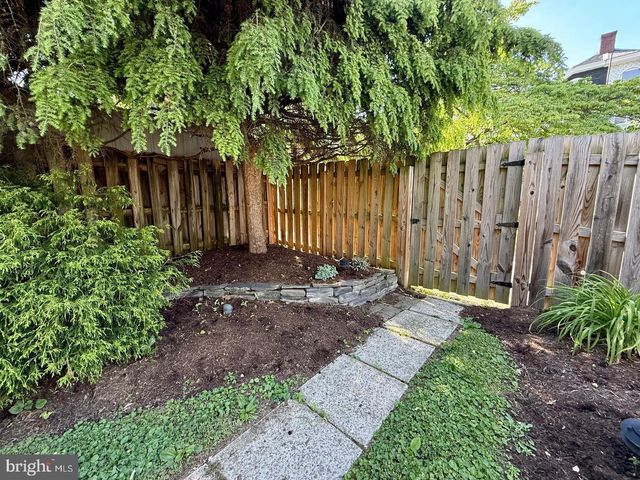 1557 DAUPHIN AVE, Wyomissing, PA 19610