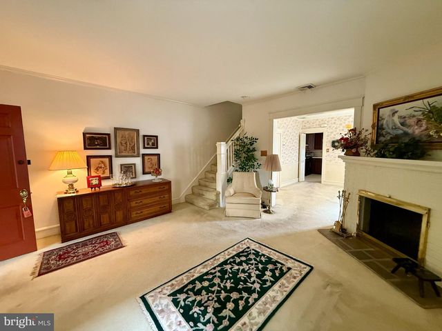 1557 DAUPHIN AVE, Wyomissing, PA 19610