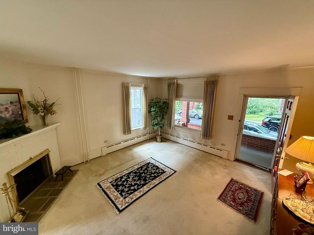 1557 DAUPHIN AVE, Wyomissing, PA 19610